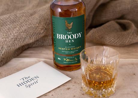 The Broody Hen : Une Danse Sophistiquée de Saveurs, L’Essence Cachée de l’Écosse