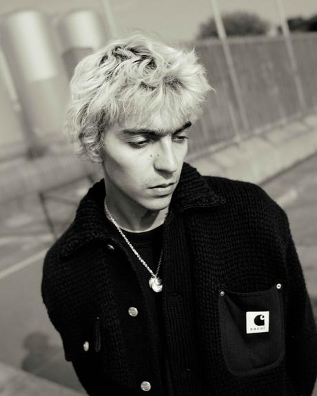 Sacai repense les classiques du workwear de Carhartt WIP Sacai repense les classiques du workwear de Carhartt WIP