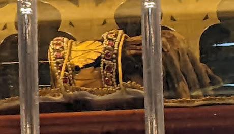 La relique de la Sainte Dextre dans la basilique Saint-Étienne de Budapest