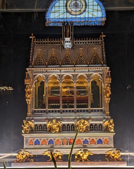 La relique de la Sainte Dextre dans la basilique Saint-Étienne de Budapest