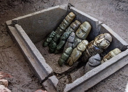 Des figurines anthropomorphes trouvées au Templo Mayor aztèque à Mexico