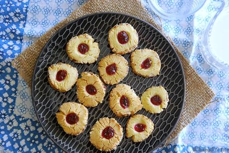 Biscuits aux amandes et à la confiture