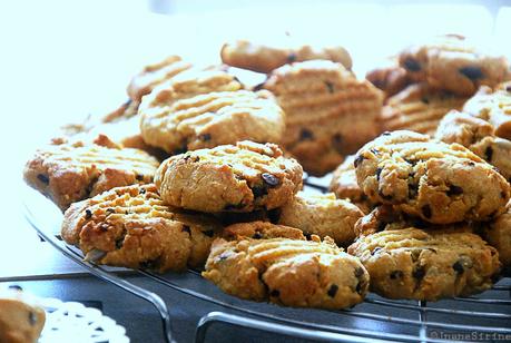 Cookies aux cacahuètes, pépites de chocolat, graines de tournesol et raisins moelleuses