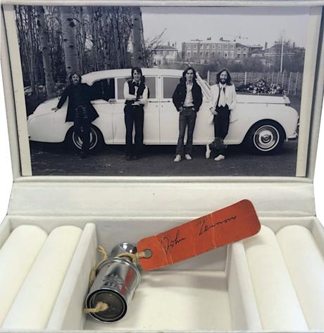 L’Allume-cigarettes Rolls-Royce de John Lennon signé en vente aux enchères