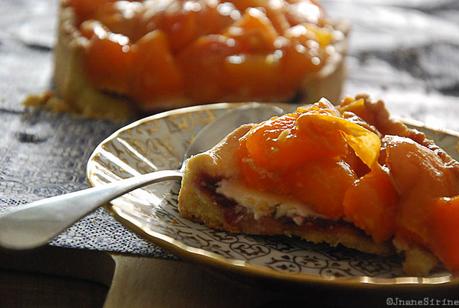 Tarte panna cotta citron amande et abricots rôtis au miel pour le défi CuisinenAddict