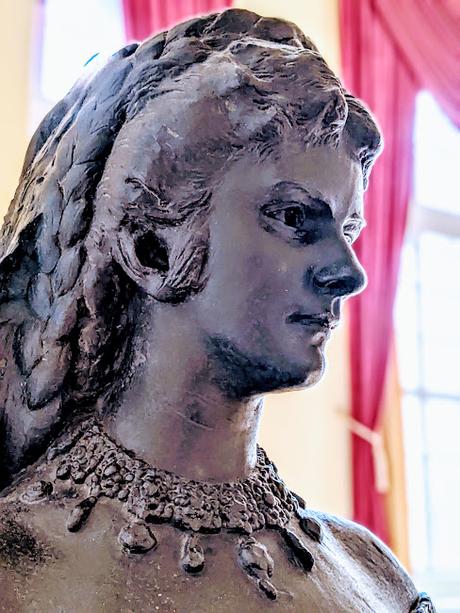 Sur les traces de Sissi à Budapest (9) — Le buste d'Alajos Stróbl dans le Château de Vajdahunyad (9 photos) Sur les traces de Sissi à Budapest (9) — Le buste d'Alajos Stróbl dans le Château de Vajdahunyad (9 photos)