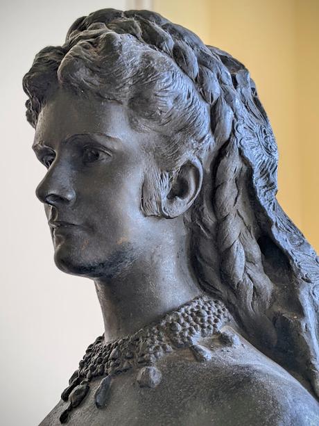 Sur les traces de Sissi à Budapest (9) — Le buste d'Alajos Stróbl dans le Château de Vajdahunyad (9 photos) Sur les traces de Sissi à Budapest (9) — Le buste d'Alajos Stróbl dans le Château de Vajdahunyad (9 photos)