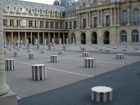 Colonnes de Daniel Buren au Palais-Royal à Paris