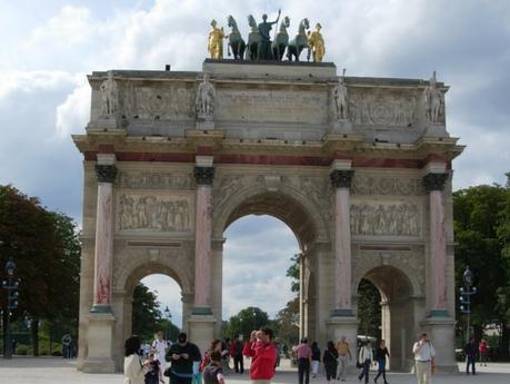 Arc de Triomphe du Carrousel au Jardin des Tuileries à Paris