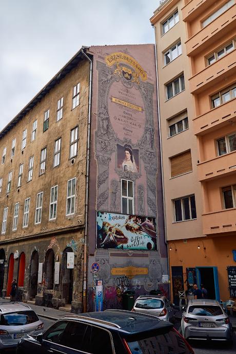 Sur les traces de Sissi à Budapest (10) — La peinture murale de la rue Rumbach Sebestyén — 9 photos