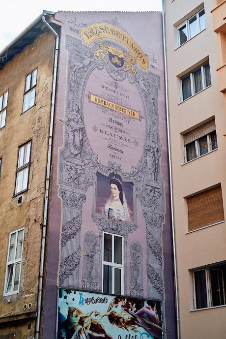 Sur les traces de Sissi à Budapest (10) — La peinture murale de la rue Rumbach Sebestyén — 9 photos