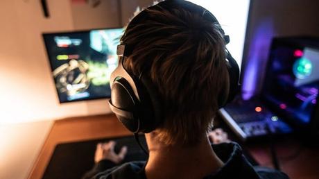 Ceux qui étudient le racisme en ligne et ses effets sur les jeunes affirment que le racisme sur les plateformes de jeux en ligne a des effets néfastes sur la santé mentale et émotionnelle des jeunes ciblés directement et indirectement.