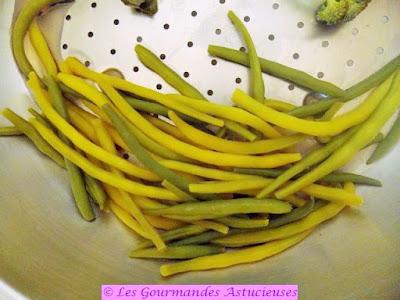 Haricots, houmous au concombre et huile orties-bourrache-dahlia (Vegan)