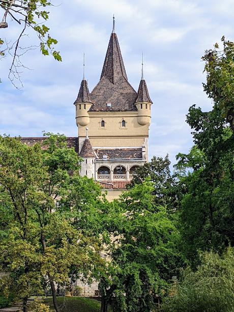 Budapest — L'Exposition Millénaire Hongroise de  1896 — 17  photos du Château de l'Exposition Historique