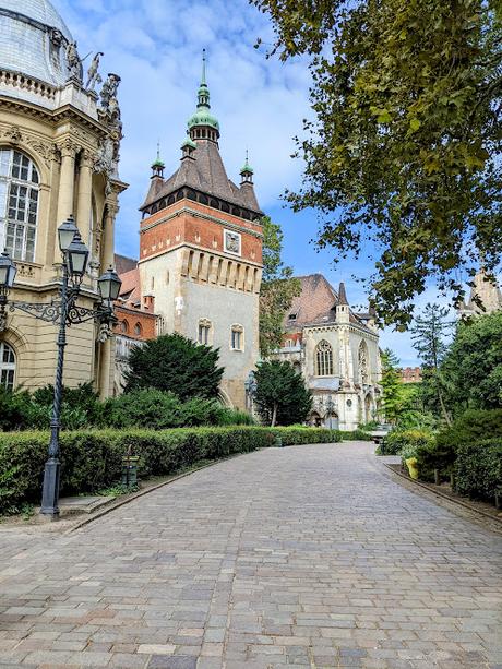 Budapest — L'Exposition Millénaire Hongroise de  1896 — 17  photos du Château de l'Exposition Historique