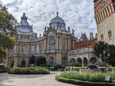 Budapest — L'Exposition Millénaire Hongroise de  1896 — 17  photos du Château de l'Exposition Historique