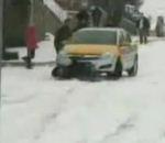 femme trainée plusieurs mètres sous Taxi